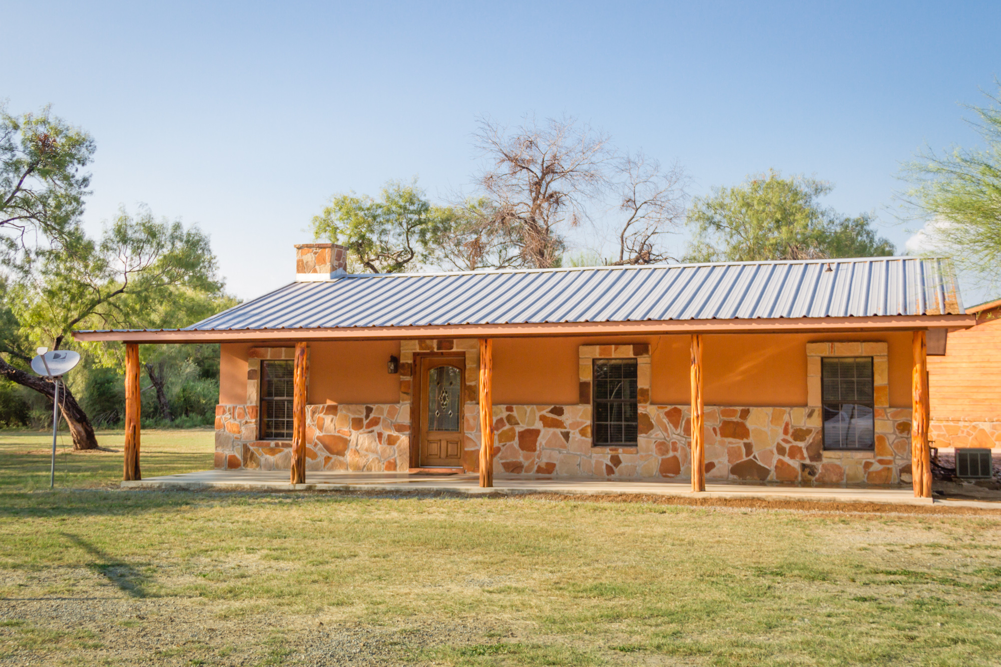 Flores Ranch Lodge 1